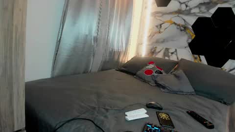 Snapshot of goldendesirexx_ chatting on 06-29-26, 06:52 Golden online show from 06-29-26, 06:52