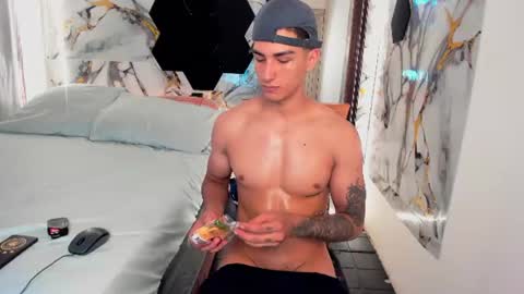 Snapshot of goldendesirexx_ chatting on 07-08-26, 06:45 Golden online show from 07-08-26, 06:45
