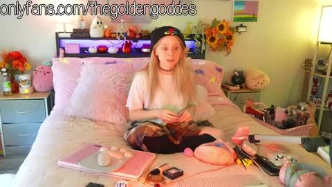 Snapshot of goldengoddessxxx chatting on 10-03-25, 04:26 Sammy online show from 10-03-25, 04:26