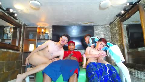 Snapshot of goldenjoi chatting on 01-06-25, 02:47 GOLDENJOI online show from 01-06-25, 02:47
