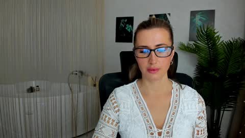 Olivia online show from 02-04-25, 03:33