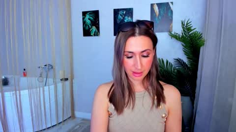 Olivia online show from 11-07-25, 07:36