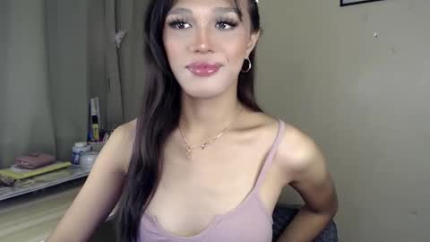 Snapshot of goldenlily69 chatting on 10-24-25, 12:41 Lily is Gold online show from 10-24-25, 12:41