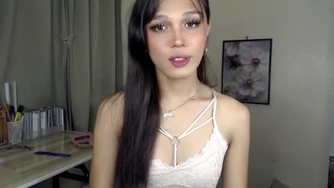 Snapshot of goldenlily69 chatting on 11-15-25, 04:32 Lily is Gold online show from 11-15-25, 04:32