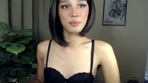 Snapshot of goldenlily69 chatting on 06-06-26, 08:52 Lily is Gold online show from 06-06-26, 08:52