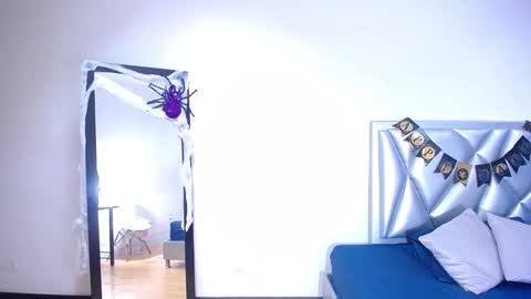 Snapshot of goldenn_ass1 chatting on 10-28-25, 03:43 goldenn_ass1 online show from 10-28-25, 03:43