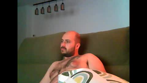 Snapshot of goldenspainboy chatting on 10-31-25, 07:04 goldenspainboy online show from 10-31-25, 07:04