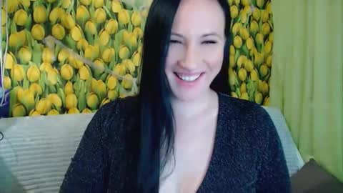 Snapshot of goldmoonn chatting on 11-19-25, 03:23 goldmoonn online show from 11-19-25, 03:23