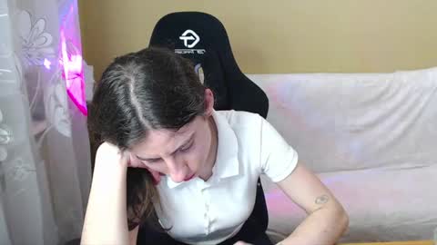 Elizabeth Effie online show from 05-13-26, 05:32