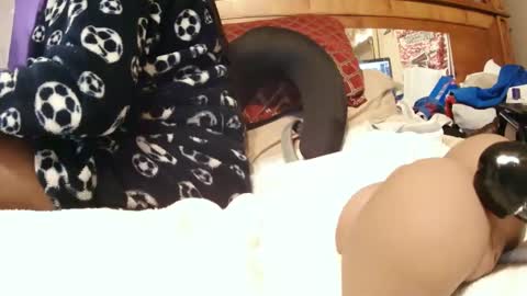 Snapshot of goodbootaye chatting on 12-19-24, 06:01 Juicy Booty online show from 12-19-24, 06:01