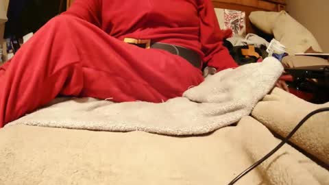 Snapshot of goodbootaye chatting on 12-25-24, 12:37 Juicy Booty online show from 12-25-24, 12:37