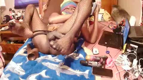 Snapshot of goodbootaye chatting on 10-31-25, 03:46 Juicy Booty online show from 10-31-25, 03:46