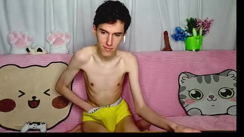 Snapshot of goodboyluca chatting on 05-11-26, 04:04 Luca online show from 05-11-26, 04:04