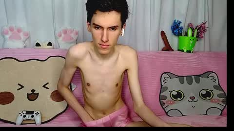 Snapshot of goodboyluca chatting on 05-15-26, 03:19 Luca online show from 05-15-26, 03:19