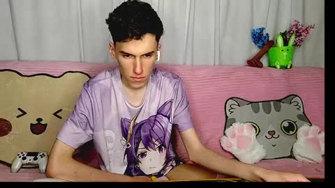 Snapshot of goodboyluca chatting on 05-20-26, 03:18 Luca online show from 05-20-26, 03:18