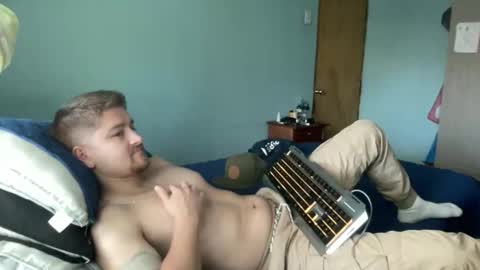 Snapshot of goodfumes chatting on 10-19-25, 07:47 goodfumes online show from 10-19-25, 07:47