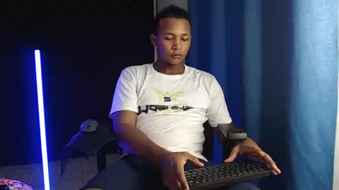 Snapshot of goos_cum chatting on 12-19-24, 03:29 Goos online show from 12-19-24, 03:29