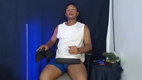 Snapshot of goos_cum chatting on 01-08-25, 04:23 Goos online show from 01-08-25, 04:23