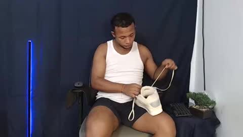 Snapshot of goos_cum chatting on 01-09-25, 08:24 Goos online show from 01-09-25, 08:24