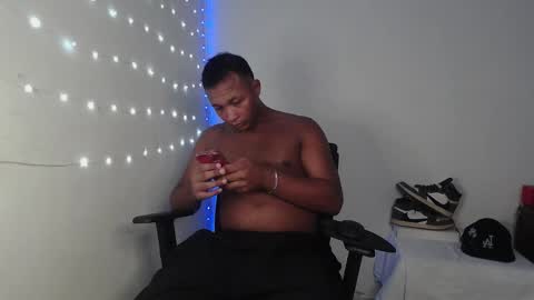 Snapshot of goos_cum chatting on 09-24-25, 02:04 Goos online show from 09-24-25, 02:04