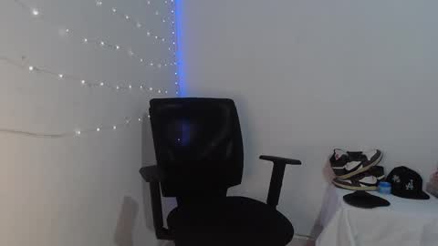 Snapshot of goos_cum chatting on 09-27-25, 06:07 Goos online show from 09-27-25, 06:07