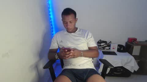 Snapshot of goos_cum chatting on 10-13-25, 03:34 Goos online show from 10-13-25, 03:34