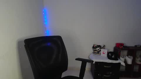 Snapshot of goos_cum chatting on 11-09-25, 04:22 Goos online show from 11-09-25, 04:22