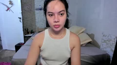 Snapshot of gorgeneviev69 chatting on 12-15-25, 08:07 geneviev online show from 12-15-25, 08:07