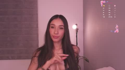 Snapshot of gorgeous_brunette chatting on 05-17-26, 06:11 Rose online show from 05-17-26, 06:11