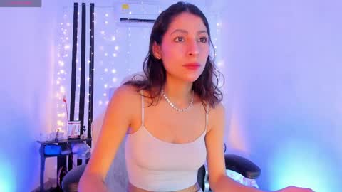 i am Jessi  I love animals and drawing I hope to get along with everyone. XOXO online show from 04-22-26, 08:10