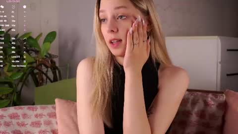 Luna online show from 06-18-26, 02:23