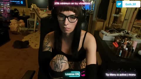 Snapshot of goth_elf chatting on 01-15-25, 01:02 Goth Elf online show from 01-15-25, 01:02
