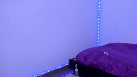 Snapshot of gothpeachs chatting on 11-21-25, 09:57 Laia online show from 11-21-25, 09:57