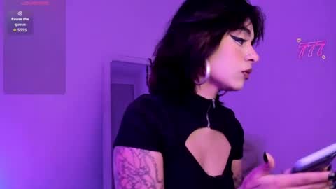 Violet online show from 06-18-26, 01:39