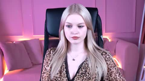 Grace Glamour online show from 12-15-25, 01:15