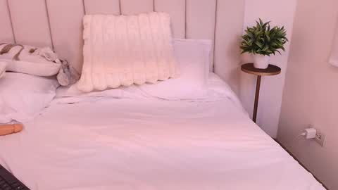 Snapshot of gracemontgomery chatting on 10-10-25, 01:37 Grace online show from 10-10-25, 01:37