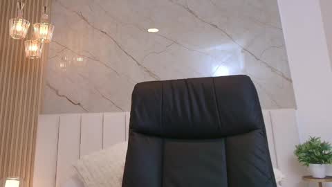 Snapshot of gracemontgomery chatting on 11-30-25, 02:21 Grace online show from 11-30-25, 02:21