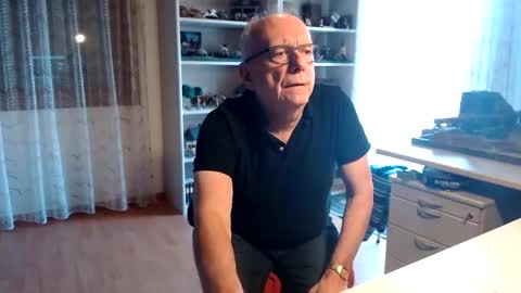 Snapshot of grandpach chatting on 02-21-25, 11:22 grandpach online show from 02-21-25, 11:22