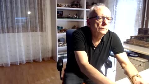 Snapshot of grandpach chatting on 02-21-25, 02:27 grandpach online show from 02-21-25, 02:27