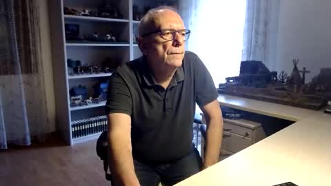 Snapshot of grandpach chatting on 02-23-25, 11:33 grandpach online show from 02-23-25, 11:33