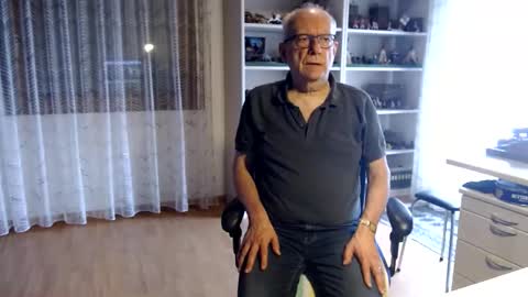 Snapshot of grandpach chatting on 02-24-25, 12:59 grandpach online show from 02-24-25, 12:59