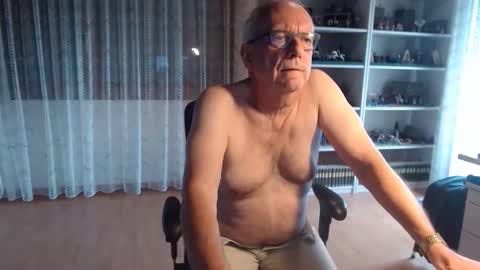 Snapshot of grandpach chatting on 09-28-25, 11:37 grandpach online show from 09-28-25, 11:37