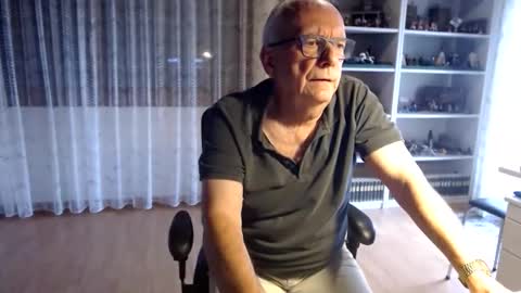 Snapshot of grandpach chatting on 10-11-25, 11:53 grandpach online show from 10-11-25, 11:53