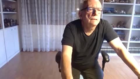 Snapshot of grandpach chatting on 10-25-25, 12:02 grandpach online show from 10-25-25, 12:02