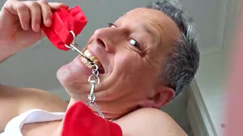 Snapshot of grattitude chatting on 12-18-25, 08:42 grattitude online show from 12-18-25, 08:42