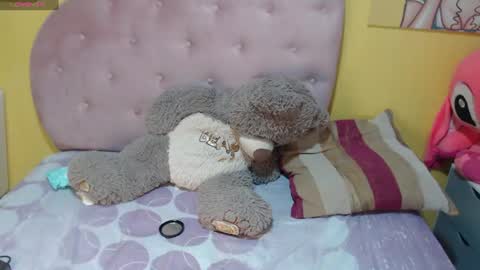 Snapshot of gray_sophiee chatting on 06-20-26, 04:15 Sophie Gray online show from 06-20-26, 04:15