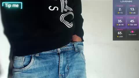 Snapshot of grayhorny chatting on 06-19-26, 01:43 Gray online show from 06-19-26, 01:43