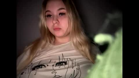 Lina 3 online show from 04-21-26, 07:06