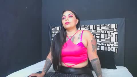 Snapshot of greenkarla chatting on 01-20-25, 01:11 Karla Green online show from 01-20-25, 01:11
