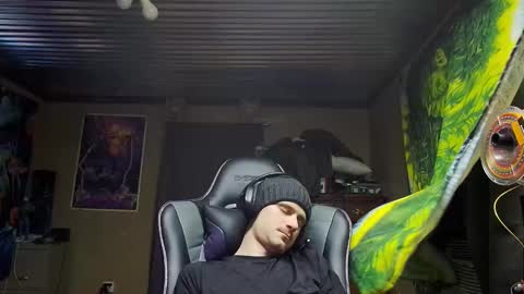 Snapshot of greenlungs8195 chatting on 11-14-25, 09:46 Greenlungs8195 online show from 11-14-25, 09:46